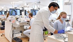 Neue Simulationsarbeitsplätze für Jenaer Zahnmedizinstudierende