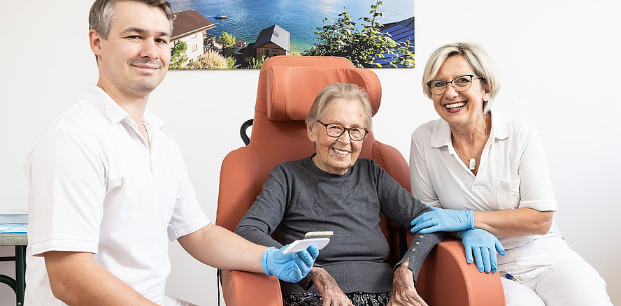 ÖGK-Projekt wird ausgeweitet: Mobile Zahngesundheit für pflegebedürftige Menschen
