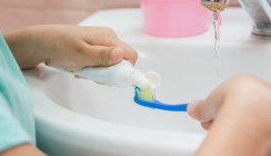 Initiative „Beyond Fluorid“ fordert eine differenzierte Risikobewertung von Fluorid in Zahnpasten