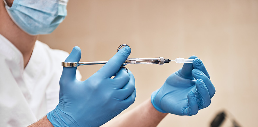 Patient stirbt nach Praxisbehandlung – Zahnarzt angeklagt