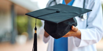 Erstmals Promotionsrecht für nichtstaatliche Hochschule