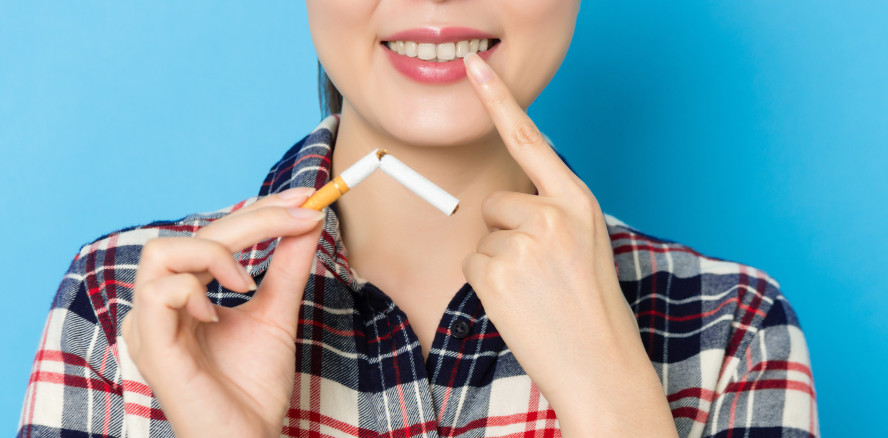 Raucher bezahlen ihr Laster auch mit ihren Zähnen