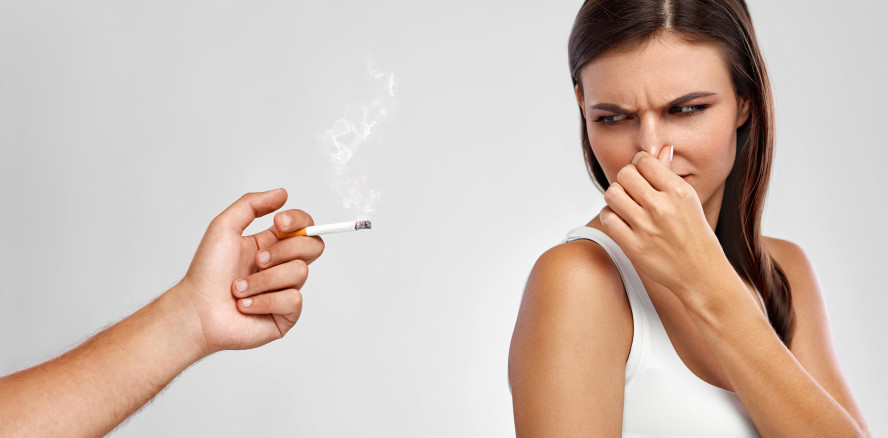 Rauchverbote rund um die Praxis: Wo sind die Grenzen?