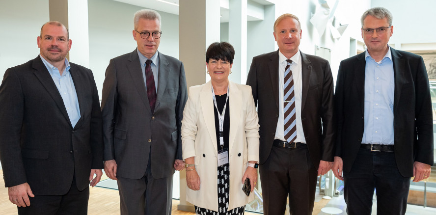 DGKFO zur „Notwendigkeit einer arztgeführten Alignerbehandlung“