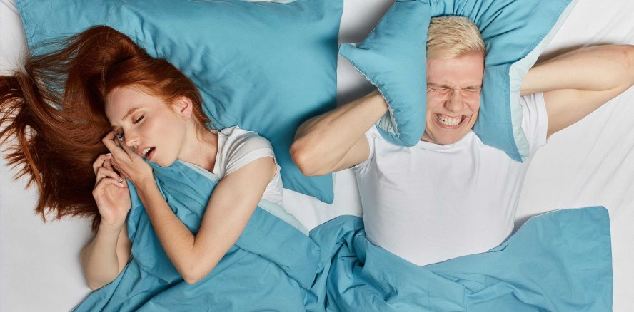 Schnarchen bei Frauen führt zu erhöhtem Risiko für Schlafapnoe