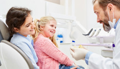 Schlechte Zahnhygiene bei Müttern erhöht Risiko frühkindlicher Karies
