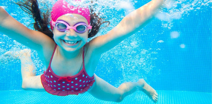 Schwimmen in Chlorwasser: Gefahr für die Zahngesundheit?