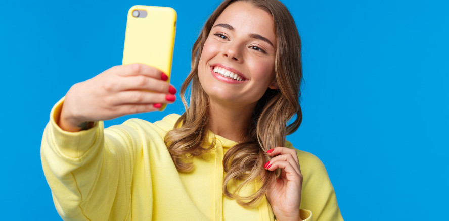 Untersuchung zeigt: Bearbeitete Selfies schaden Selbstwertgefühl