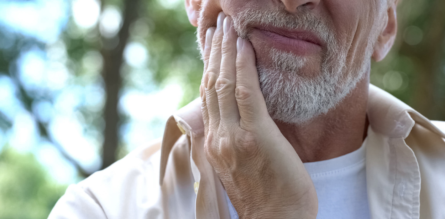 Studie: Schlechte Mund- und Prothesenhygiene in Pflegeheimen