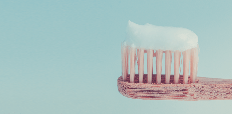 Für empfindliche Zähne: Sensitiv-Zahnpasta muss nicht teuer sein