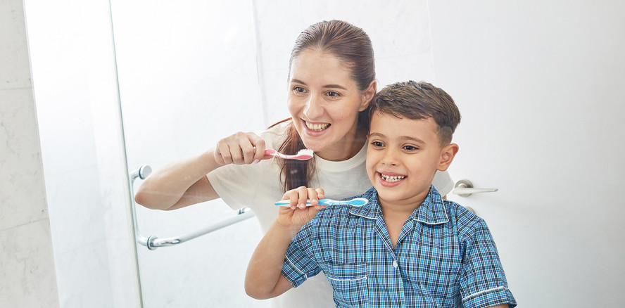 „Brush, Story, Sleep“: Routine beim abendlichen Zähneputzen