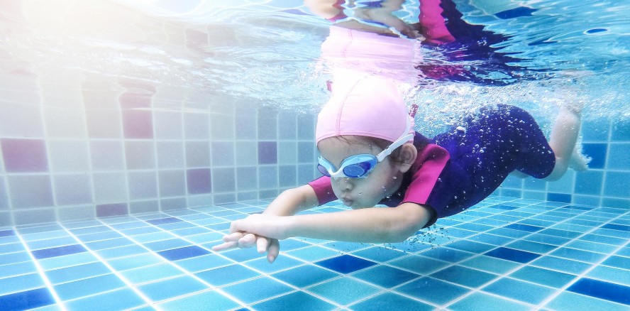 Häufiger Zahnverfärbungen bei jungen Schwimmern