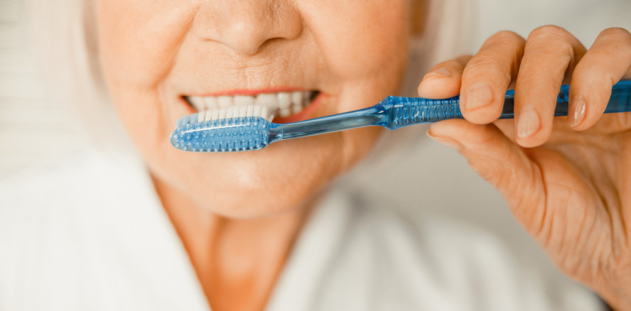 Risikogruppe Senioren: Mundhygiene in Corona-Zeiten besonders wichtig