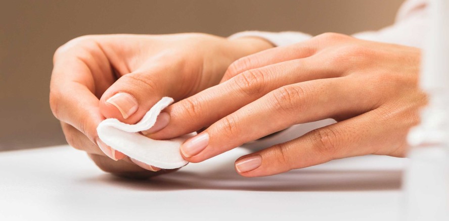 TikTok-Lifehack: Zahnpasta auf die Nägel statt auf die Zähne