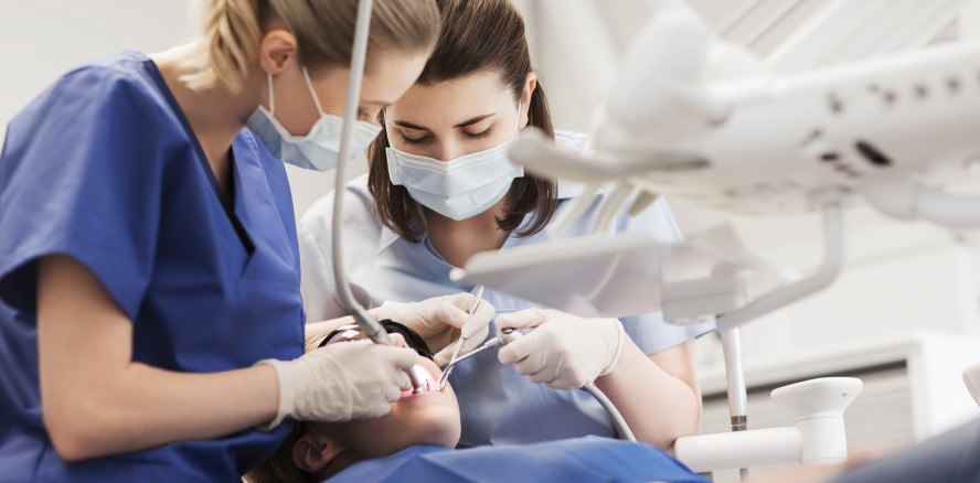 Angestellte Zahnärzte: Umsatzbeteiligung erhöht den Lohn