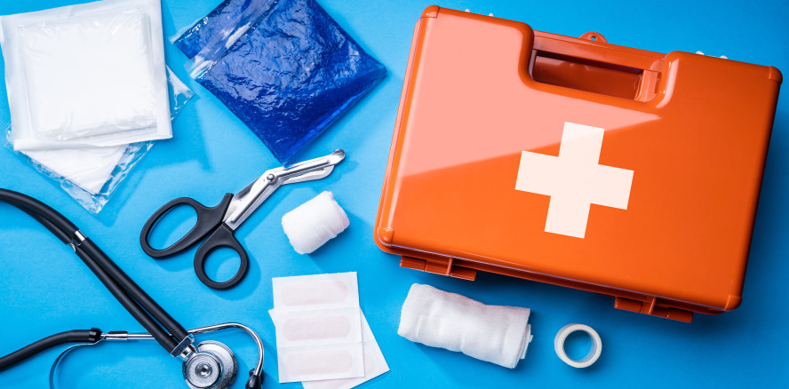 Update der DIN-Normen für Verbandkästen im Betrieb