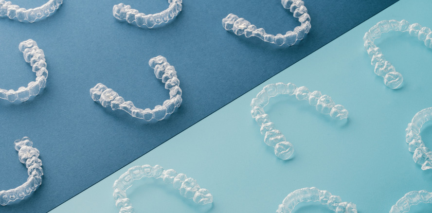 Berufswidrige und anpreisende Fremdwerbung mit Alignersystem