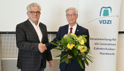 Höchste Auszeichnung des VDZI: Goldene Ehrennadel für Prof. Lauer