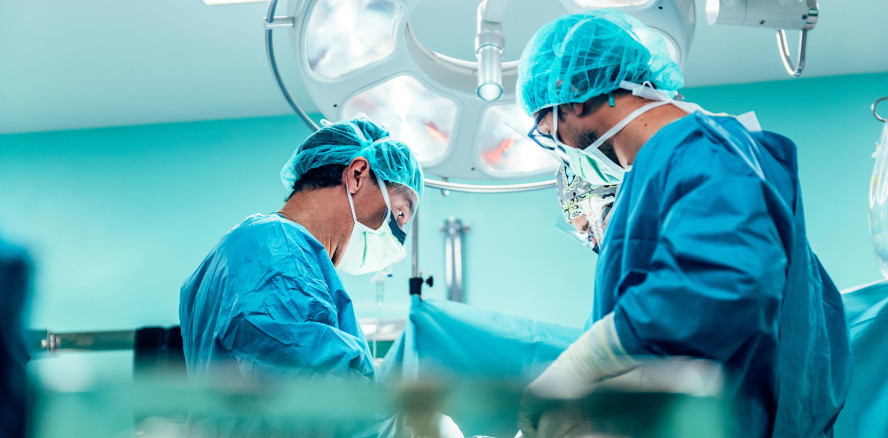 Wenn OP-Materialien im Patienten bleiben: Neue KI-Zählkontrolle soll Fehler vermeiden