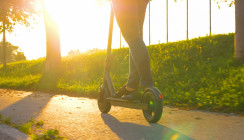 Immer mehr E-Scooter-Unfälle: DGMKG warnt vor schweren Gesichtsverletzungen
