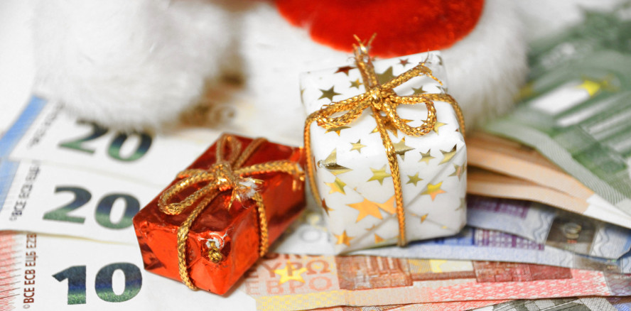 Weihnachtsgeld: Wie viel bleibt nach Abzug der Steuern übrig?
