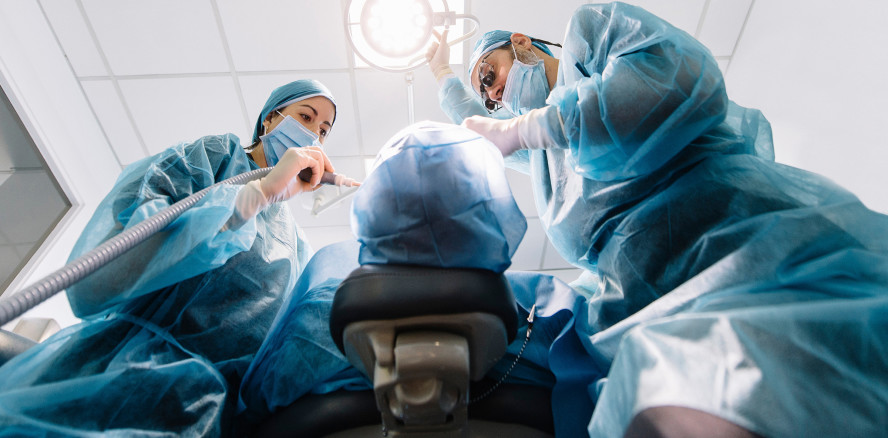 Weisheitszahn-OPs: Mit Eigenblut Schwellungen und Schmerzen reduzieren