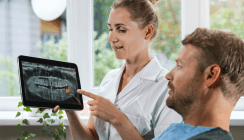 Wie man die Tage nach einer Weisheitszahn-OP gut übersteht