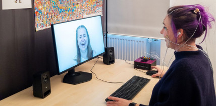 Lässt sich Lachen wirklich unterdrücken?