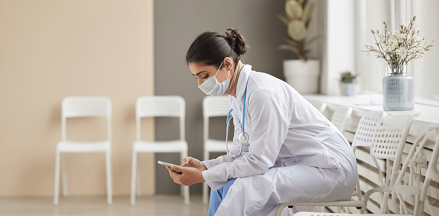 YouGov-Studie zur Krisenresilienz in Kliniken und Praxen: Kommunikation im Ernstfall