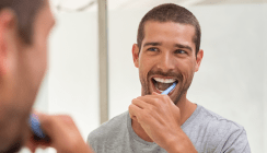 Zähneputzen senkt Herzinfarkt-Risiko merklich
