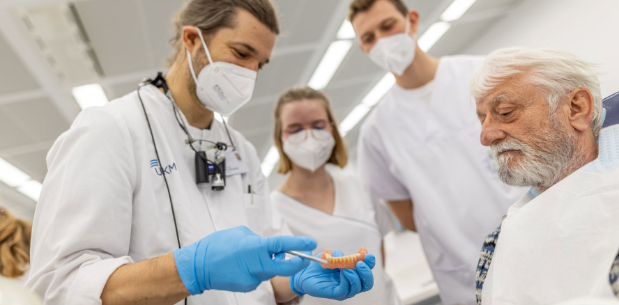 WWU unterstützt Zahn-Behandlungen durch Studierende
