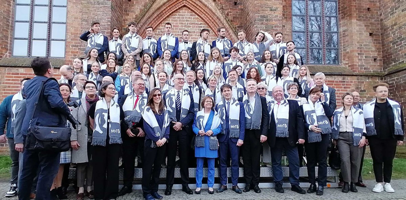 Erste Zahnmedizinstudierende in Brandenburg starten ins Studium