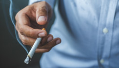 Zigarettenpause: Wer nicht ausstempelt, riskiert Kündigung