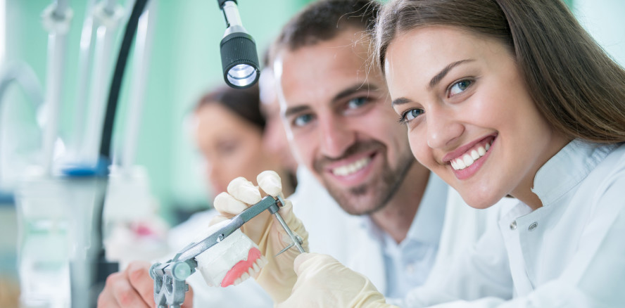 Frauenpower im Zahntechniker-Handwerk