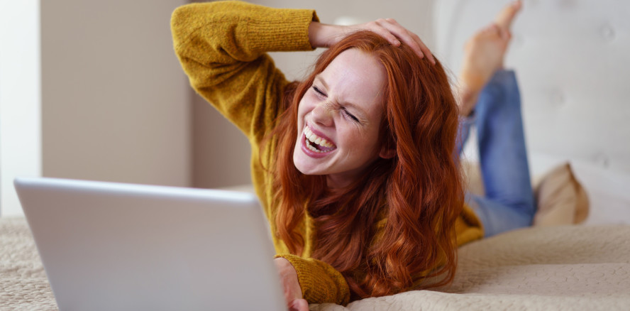 Kopfhörer oder Zahnbürste? Das Social Web lacht über neue AirPods