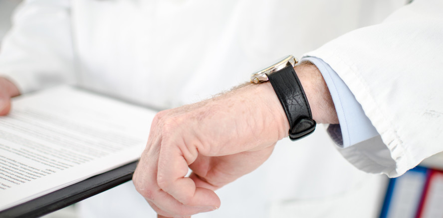 Zu wenig Zeit: Mehrheit mit ärztlicher Behandlung unzufrieden