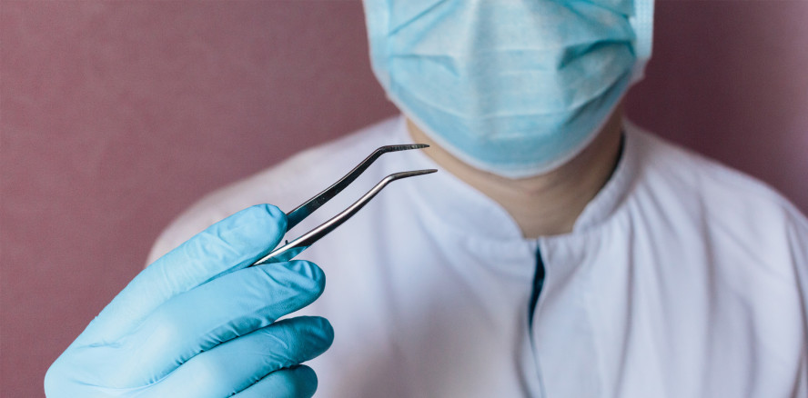 Zahnarztfehler mit fatalen Folgen: Mehr als 16.000 Euro für Patientin