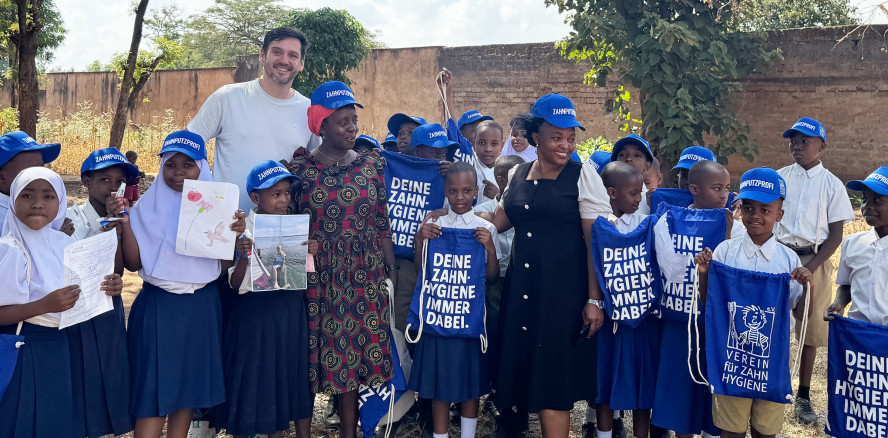 Aufklärung & Austausch am Fuße des Kilimandscharo im Zeichen der Zahngesundheit