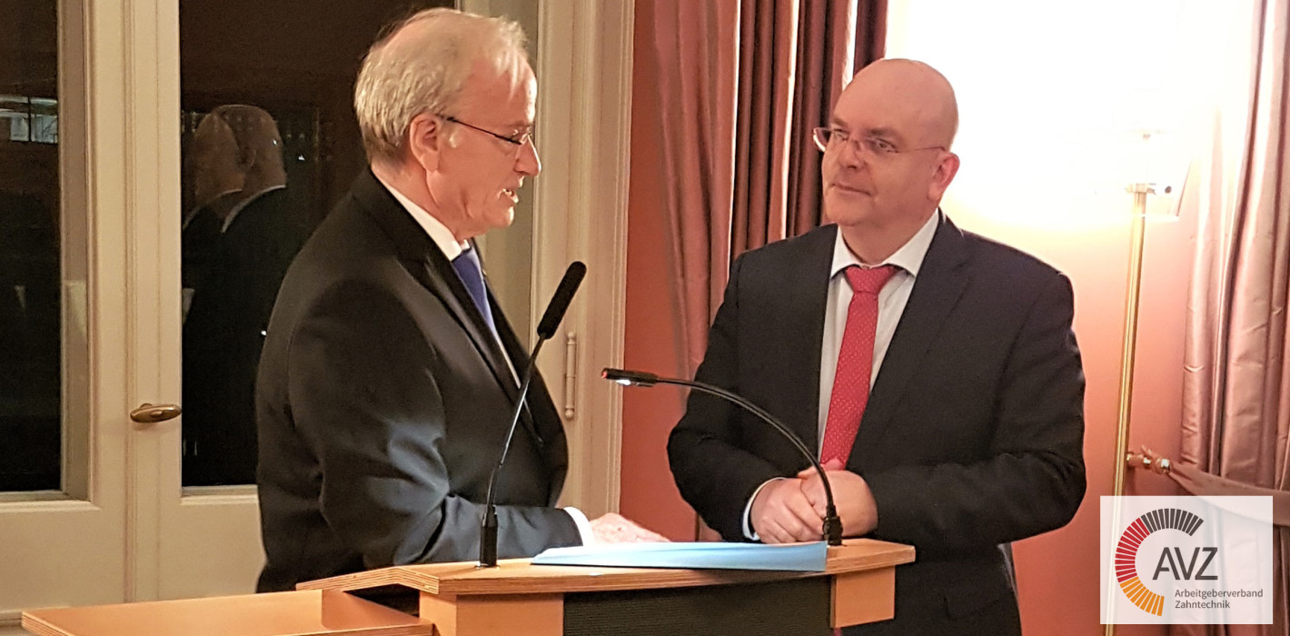 AVZ prangert Praxis der Eigenzuweisung im Zahnarztlabor an