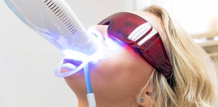 Fiasko: Verbrennungen durch Bleaching im Beautysalon