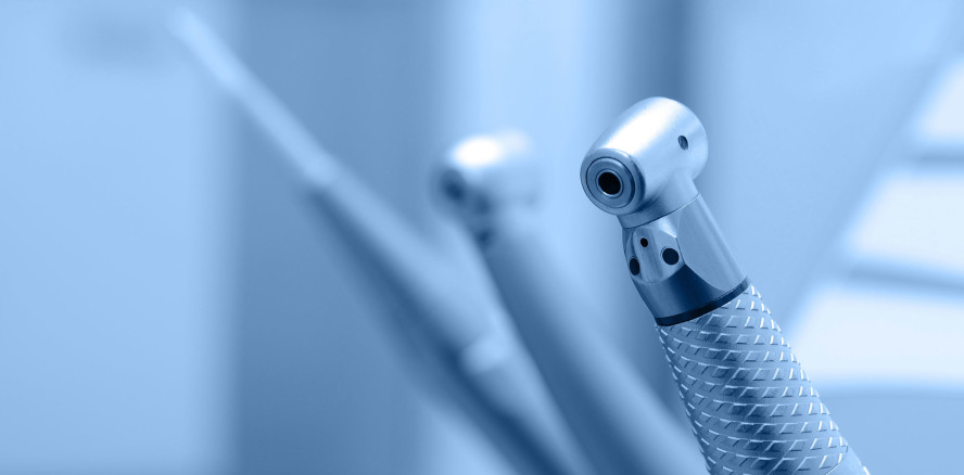 Bohrer „to go“: Bohraufsatz im Mund von Patientin vergessen