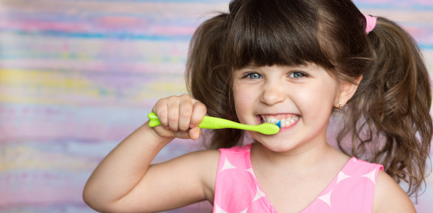 „Brushy“-Podcast: Goldiger Zahnputzköder für Kids