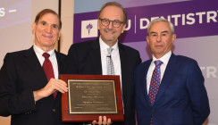Prof. Dr. Daniel Buser erhält Eskow Implant Dentistry Award
