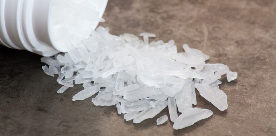 Crystal Meth – Modedroge mit verheerenden oralen Folgen
