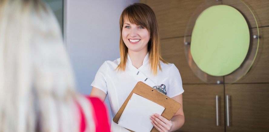 Tiefgründiges Fachwissen: Fortbildung Dentalmanager/-in