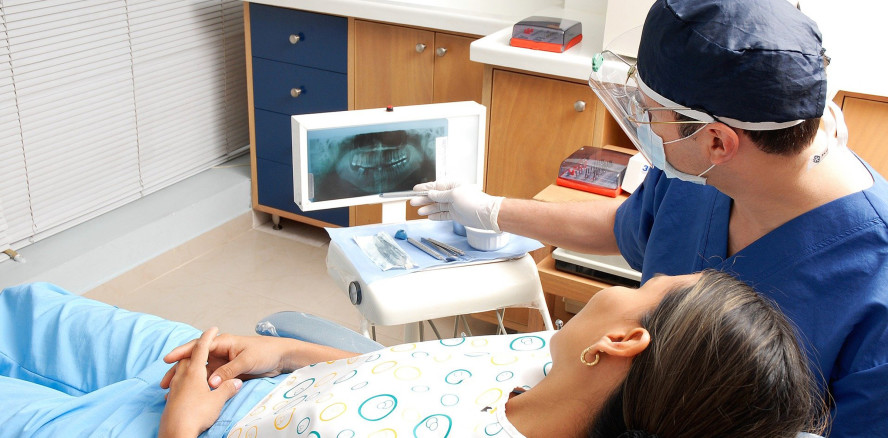 Härtefall Krebspatient: Wer zahlt für Zahnersatz?