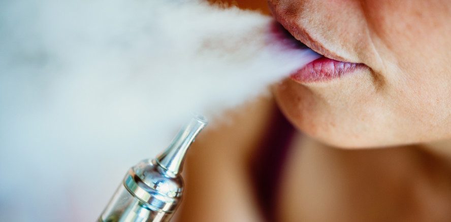 E-Zigaretten: Dampfer sind anfälliger für orale Infektionen