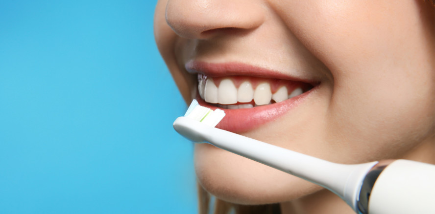 Für schlappe 8 Euro: Elektrische Zahnbürste überzeugt im Test