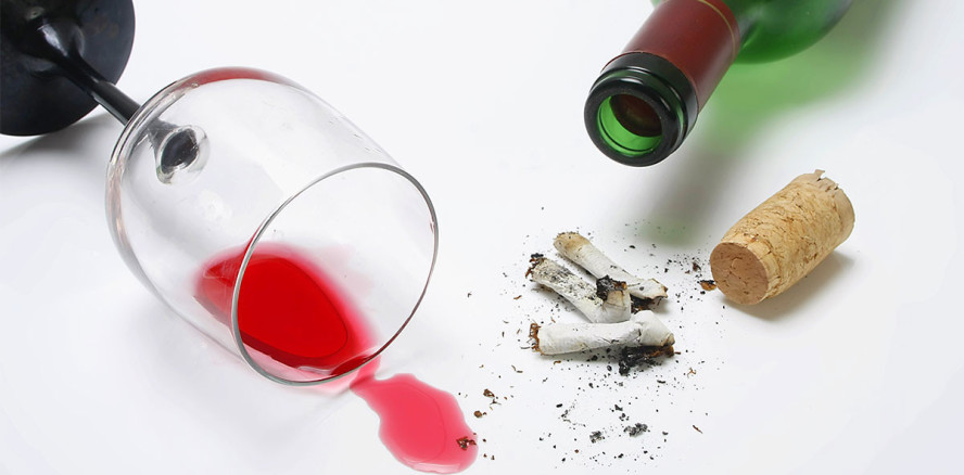 Nikotin und Alkohol beeinflussen die Haltbarkeit von Füllungen