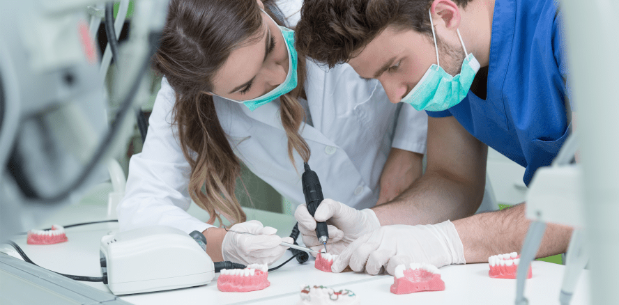 Einzigartige Fortbildung: Geprüfter kieferorthopädischer Zahntechniker